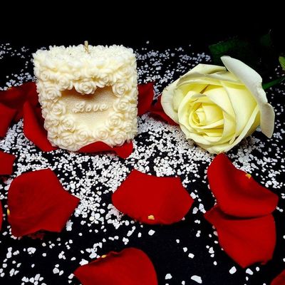 Bougie amour caché lys blanc, 150 g